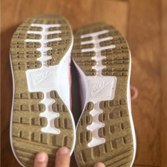 Nike Pink golf shoes - Picture 2 of 5